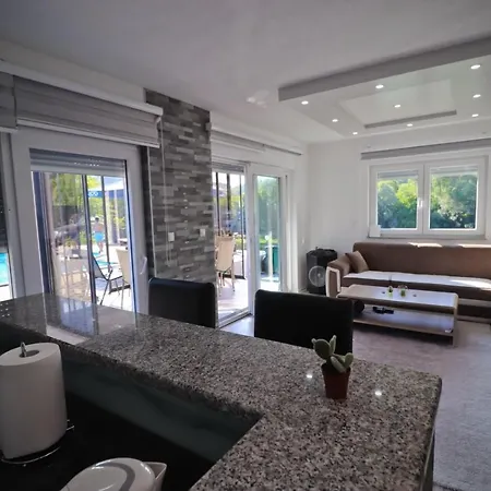 Lux Villa *