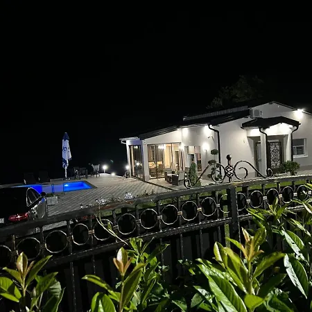 Villa Lux